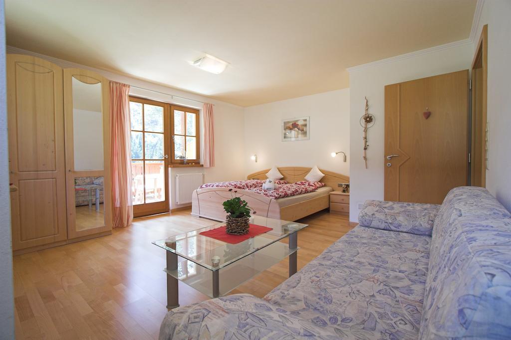 Apartments Dilln Guetl Tires Szoba fotó